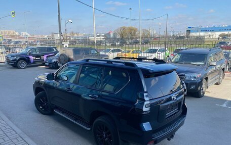 Toyota Land Cruiser Prado 150 рестайлинг 2, 2022 год, 7 100 000 рублей, 6 фотография