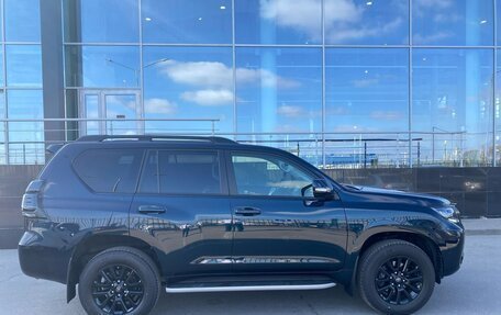 Toyota Land Cruiser Prado 150 рестайлинг 2, 2022 год, 7 100 000 рублей, 4 фотография