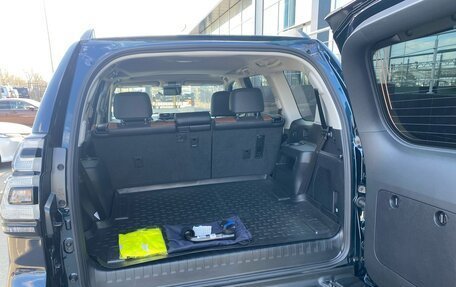 Toyota Land Cruiser Prado 150 рестайлинг 2, 2022 год, 7 100 000 рублей, 8 фотография