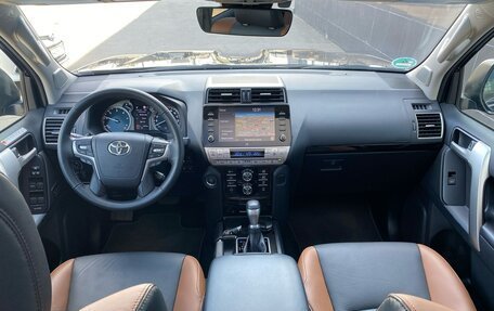 Toyota Land Cruiser Prado 150 рестайлинг 2, 2022 год, 7 100 000 рублей, 19 фотография