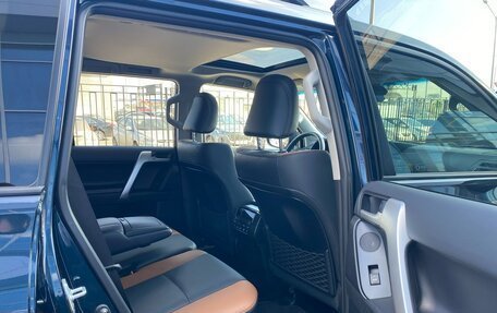 Toyota Land Cruiser Prado 150 рестайлинг 2, 2022 год, 7 100 000 рублей, 14 фотография