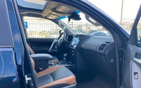 Toyota Land Cruiser Prado 150 рестайлинг 2, 2022 год, 7 100 000 рублей, 17 фотография