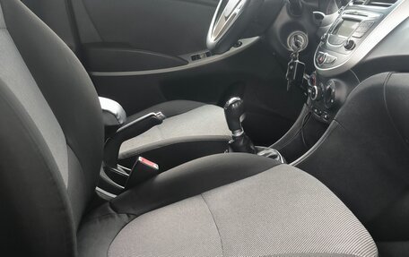 Hyundai Solaris II рестайлинг, 2013 год, 850 000 рублей, 9 фотография