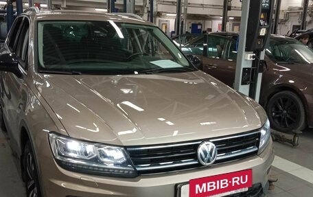 Volkswagen Tiguan II, 2019 год, 1 999 000 рублей, 2 фотография