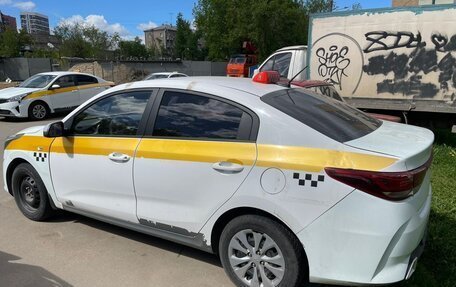 KIA Rio IV, 2022 год, 1 050 000 рублей, 3 фотография