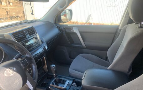 Toyota Land Cruiser Prado 150 рестайлинг 2, 2010 год, 2 390 000 рублей, 8 фотография