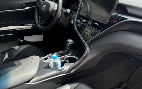 Toyota Camry, 2023 год, 3 250 000 рублей, 2 фотография