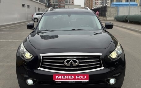 Infiniti QX70, 2013 год, 2 350 000 рублей, 5 фотография
