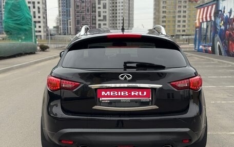 Infiniti QX70, 2013 год, 2 350 000 рублей, 6 фотография