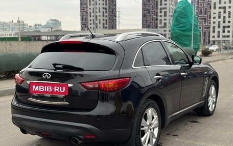 Infiniti QX70, 2013 год, 2 350 000 рублей, 13 фотография