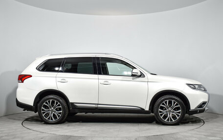 Mitsubishi Outlander III рестайлинг 3, 2018 год, 1 800 000 рублей, 4 фотография