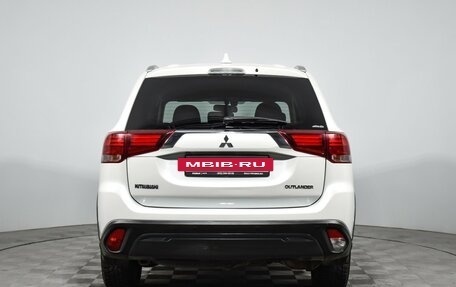 Mitsubishi Outlander III рестайлинг 3, 2018 год, 1 800 000 рублей, 6 фотография