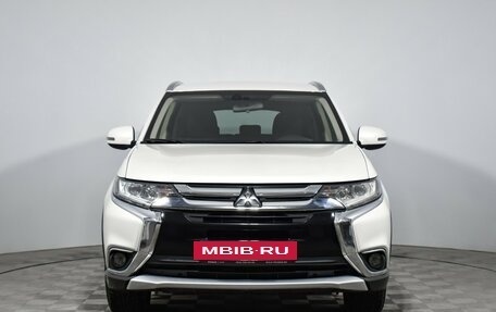 Mitsubishi Outlander III рестайлинг 3, 2018 год, 1 800 000 рублей, 2 фотография