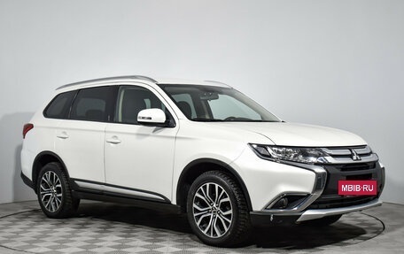 Mitsubishi Outlander III рестайлинг 3, 2018 год, 1 800 000 рублей, 3 фотография