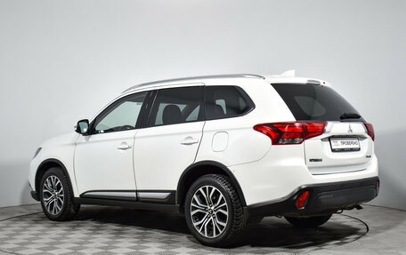 Mitsubishi Outlander III рестайлинг 3, 2018 год, 1 800 000 рублей, 7 фотография