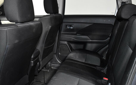 Mitsubishi Outlander III рестайлинг 3, 2018 год, 1 800 000 рублей, 13 фотография