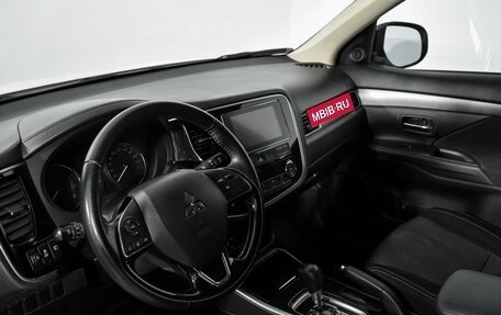 Mitsubishi Outlander III рестайлинг 3, 2018 год, 1 800 000 рублей, 9 фотография
