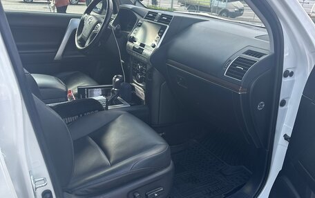 Toyota Land Cruiser Prado 150 рестайлинг 2, 2020 год, 6 100 000 рублей, 2 фотография