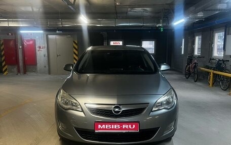 Opel Astra J, 2010 год, 670 000 рублей, 1 фотография