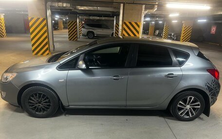 Opel Astra J, 2010 год, 670 000 рублей, 3 фотография