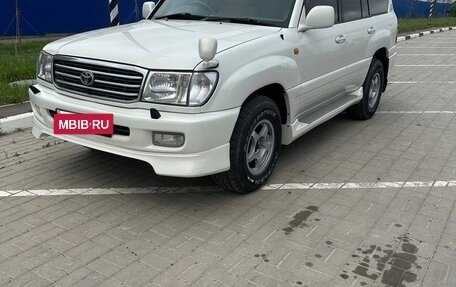 Toyota Land Cruiser 100 рестайлинг 2, 1998 год, 1 850 000 рублей, 2 фотография