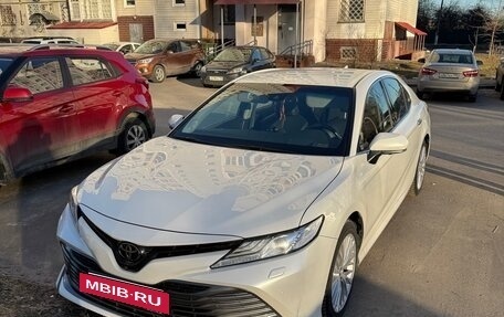 Toyota Camry, 2018 год, 3 150 000 рублей, 2 фотография