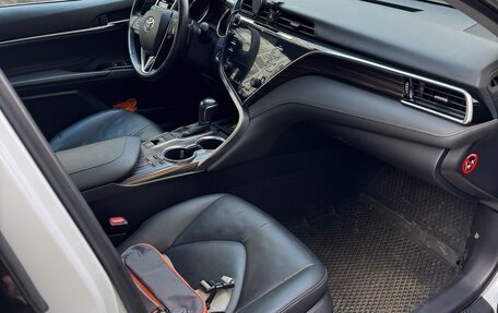 Toyota Camry, 2018 год, 3 150 000 рублей, 14 фотография