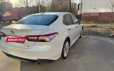 Toyota Camry, 2018 год, 3 150 000 рублей, 10 фотография