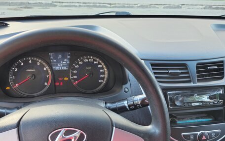 Hyundai Solaris II рестайлинг, 2011 год, 665 000 рублей, 5 фотография