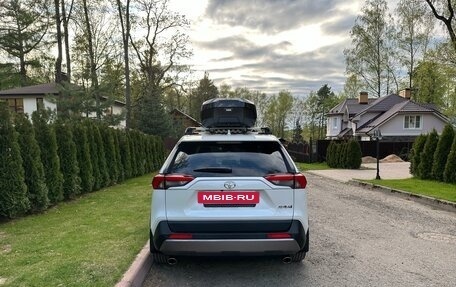 Toyota RAV4, 2022 год, 3 500 000 рублей, 5 фотография
