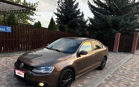 Volkswagen Jetta VI, 2012 год, 920 000 рублей, 2 фотография