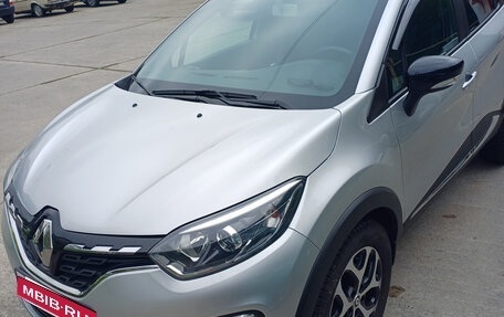 Renault Kaptur I рестайлинг, 2020 год, 1 800 000 рублей, 2 фотография