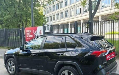 Toyota RAV4, 2021 год, 3 900 000 рублей, 5 фотография