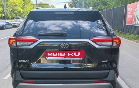 Toyota RAV4, 2021 год, 3 900 000 рублей, 4 фотография