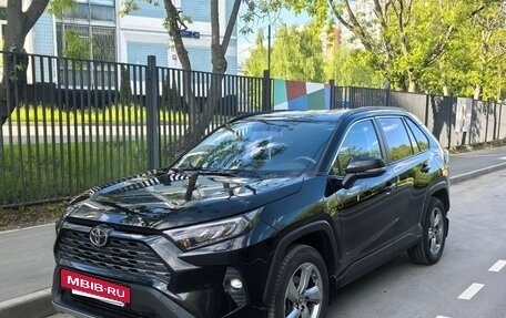 Toyota RAV4, 2021 год, 3 900 000 рублей, 3 фотография