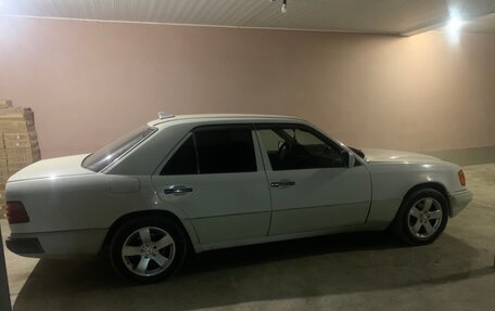 Mercedes-Benz E-Класс, 1992 год, 410 000 рублей, 2 фотография