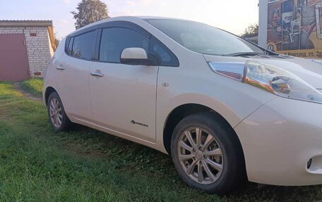 Nissan Leaf I, 2013 год, 800 000 рублей, 2 фотография