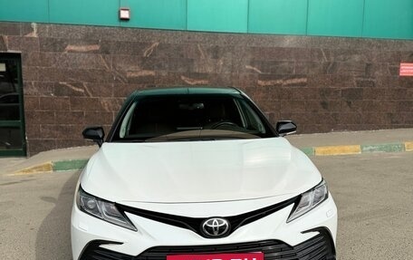 Toyota Camry, 2021 год, 3 250 000 рублей, 2 фотография