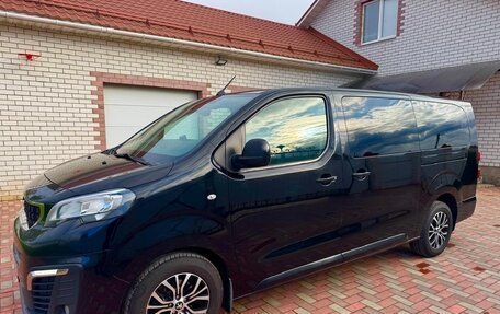 Peugeot Traveller I, 2018 год, 2 700 000 рублей, 2 фотография