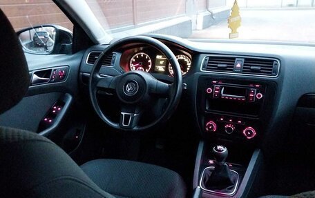 Volkswagen Jetta VI, 2011 год, 700 000 рублей, 7 фотография