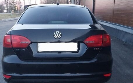 Volkswagen Jetta VI, 2011 год, 700 000 рублей, 11 фотография