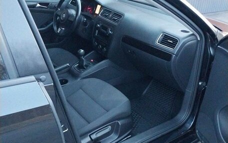 Volkswagen Jetta VI, 2011 год, 700 000 рублей, 13 фотография