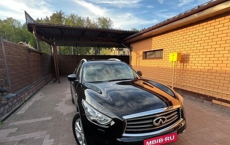 Infiniti FX II, 2013 год, 1 950 000 рублей, 1 фотография