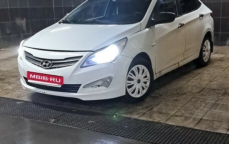 Hyundai Solaris II рестайлинг, 2016 год, 400 000 рублей, 2 фотография