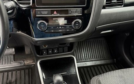 Mitsubishi Outlander III рестайлинг 3, 2019 год, 2 480 000 рублей, 7 фотография