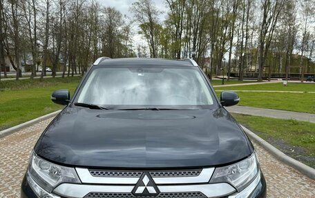 Mitsubishi Outlander III рестайлинг 3, 2019 год, 2 480 000 рублей, 4 фотография