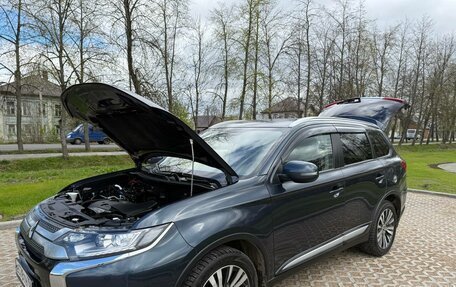 Mitsubishi Outlander III рестайлинг 3, 2019 год, 2 480 000 рублей, 16 фотография