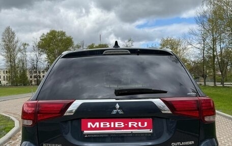 Mitsubishi Outlander III рестайлинг 3, 2019 год, 2 480 000 рублей, 17 фотография