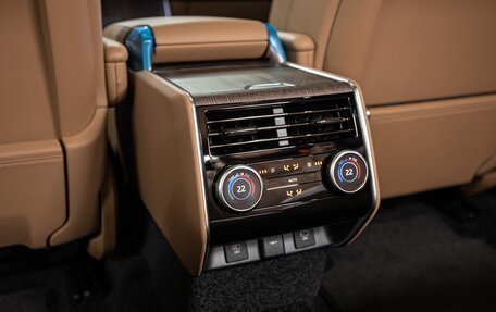Land Rover Range Rover IV рестайлинг, 2025 год, 28 000 000 рублей, 28 фотография