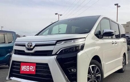 Toyota Voxy III, 2021 год, 2 168 000 рублей, 1 фотография